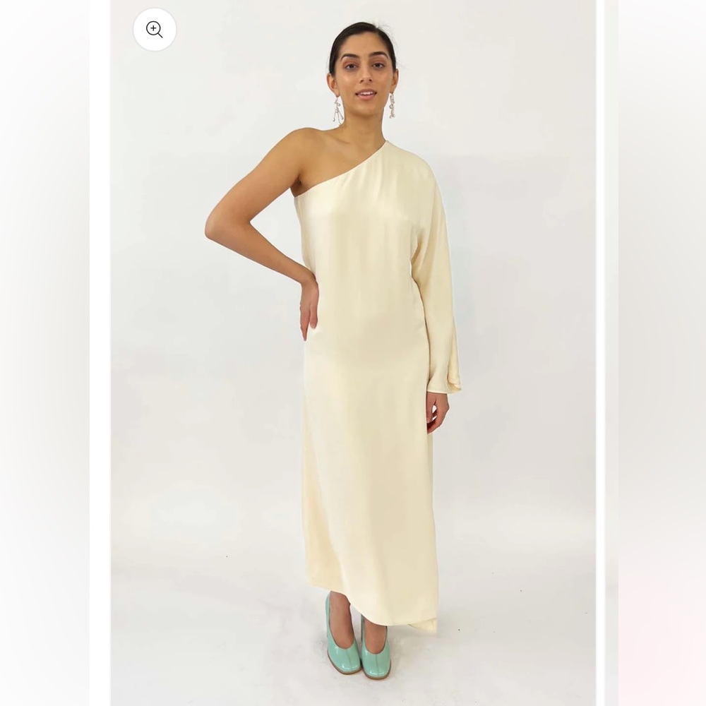 Elegant Cream One-Shoulder Maxi Dress